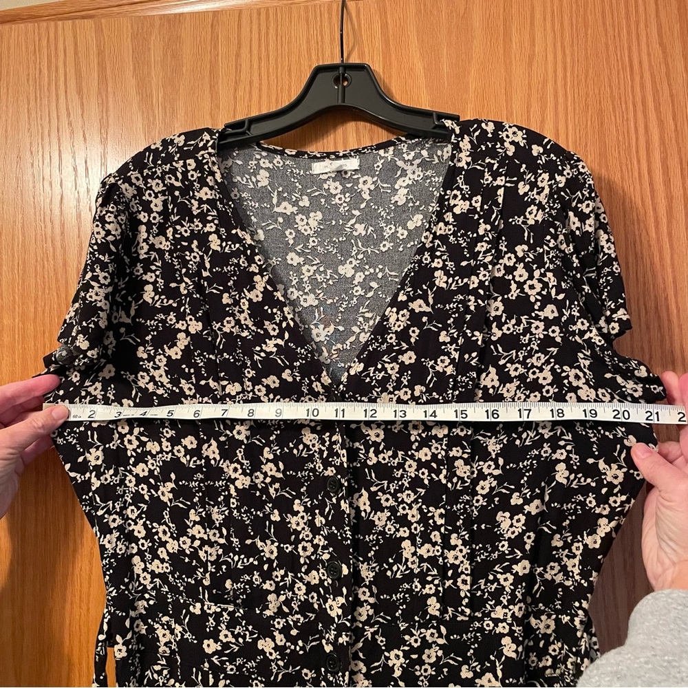 Maurices Black Floral V-Neck Jumpsuit - Picture 12 of 14